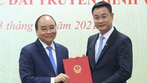 Thủ tướng Nguyễn Xuân Phúc trao Quyết định bổ nhiệm cho ông Lê Ngọc Quang. (Ảnh: Thống Nhất/TTXVN)