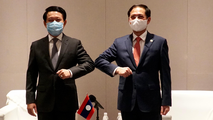 Bộ trưởng Ngoại giao Bùi Thanh Sơn gặp song phương với Bộ trưởng Ngoại Lào Saleumxay Kommasith.