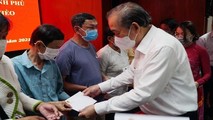 Phó Thủ tướng Thường trực Trương Hòa Bình tặng quà Tết cho bà con nghèo tỉnh Sóc Trăng