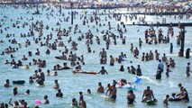 Nhiệt độ tăng cao, bãi biển Anh chật kín người bất chấp mối lo Covid-19