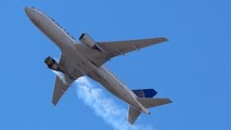 Máy bay Boeing 777-200 bị vỡ động cơ hôm 21/2.