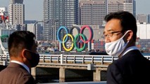 Biểu tượng của Thế vận hội được dựng lên trước Công viên Hải dương Odaiba ở Tokyo, Nhật Bản.