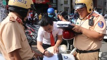 Lực lượng chức năng xử lý vi phạm giao thông. Ảnh: minh họa