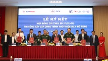 Đại diện EVN và Liên danh nhà thầu ký kết hợp đồng