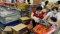 Mì ăn liền đang là lựa chọn của nhiều người trong cuộc chiến trường kỳ với COVID-19