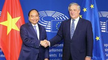 Thủ tướng Nguyễn Xuân Phúc hội kiến với Chủ tịch Nghị viện châu Âu (EP) Antonio Tajani. Ảnh: VGP