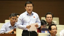 ĐB Phạm Trọng Nhân (đoàn Bình Dương) phát biểu tại phiên họp.