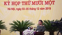 Trung tướng Đoàn Duy Khương báo cáo tại phiên chất vấn.