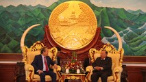 Phó Thủ tướng Chính phủ Trương Hòa Bình chào xã giao Tổng Bí thư, Chủ tịch nước Lào Bounnhang Vorachith. Ảnh: BNG