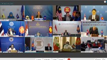 Các đại biểu tại cuộc họp.