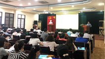 Cán bộ Cục Công nghệ thông tin (Bộ GD&ĐT) phổ biến nội dung với lãnh đạo các trường học