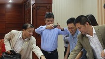 Lãnh đạo Sở Công Thương trao đổi với Công ty TNHH Xuân Thiện – Ninh Bình về quy hoạch mạng lưới điện tại buổi làm việc giữa lãnh đạo tỉnh và Công ty (Nguồn ảnh - daklak.gov.vn).