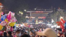 Du khách đổ về đông khiến Đà Lạt tiềm ẩn nguy cơ dịch bệnh cao.