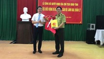 Ông Hoàng Hải Minh trao quyết định bổ nhiệm Chi cục trưởng Chi cục kiểm lâm cho ông Lê Ngọc Tuấn.