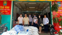 Kiên Giang hỗ trợ quà cho người bán vé số vượt qua mùa dịch Covid-19
