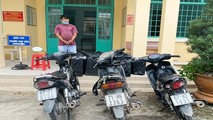 Bắt 03 xe mô tô và trên 3.900 bao thuốc lá lậu