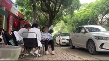 Giới trẻ đang "đánh chìm" sức khỏe trong khói thuốc "có nicotine mà không có hóa chất độc hại"