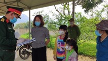 Các lực lượng chức năng tỉnh Lai Châu xác minh thông tin các trường hợp tiếp xúc gần với người nghi ngờ nhiễm Covid-19. Ảnh: CTTĐT Lai Châu.
