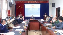 Các đại biểu biểu quyết cơ cấu, thành phần, số lượng người được giới thiệu ứng cử đại biểu Quốc hội khóa XV, nhiệm kỳ 2016 - 2021. Ảnh: laichau.gov.vn