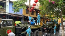 Quân đội huy động 6 xe chuyên dụng phun hóa chất khử trùng phố cổ Hội An
