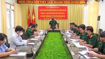 Thiếu tướng Nguyễn Đình Tiến - Phó Tư lệnh Quân khu 5 phát biểu tại buổi làm việc với tỉnh Quảng Ngãi.