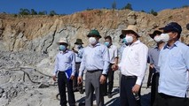 Phó Chủ tịch UBND tỉnh Quảng Ngãi, Trần Phước Hiền cùng lãnh đạo các sở, ngành liên quan và UBND huyện Sơn Tịnh đi kiểm tra thực tế mỏ đá Thọ Bắc, xã Tịnh Thọ, huyện Sơn Tịnh.