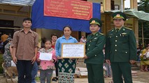 Bộ đội Biên phòng Điện Biên “nâng bước em tới trường”
