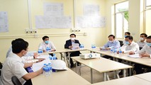 Bí thư Thành ủy Hà Nội Vương Đình Huệ kiểm tra tiến độ Bệnh viện dã chiến Mê Linh.