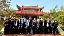 Đoàn công tác Trung ương, lãnh đạo tỉnh Thái Nguyên và các đại biểu tại Khu di tích lịch sử An toàn khu (ATK), huyện Định Hóa, tỉnh Thái Nguyên.