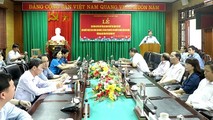 Ủng hộ hơn 1,1 tỷ đồng tặng thẻ và sổ BHXH cho người nghèo