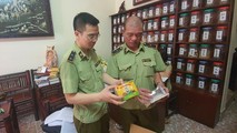 Lực lượng QLTT Hà Nội tiến hành kiểm tra cơ sở kinh doanh thuộc Công ty TNHH sản xuất và thương mại Đông nam dược Phúc Sinh Đường