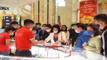 Hơn 300 ngàn sản phẩm của DOJI đã đến tay khách hàng dịp Thần tài 2021.