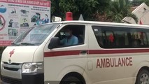 Xe cứu thương đưa học sinh đến cấp cứu tại Trung tâm Y tế huyện.