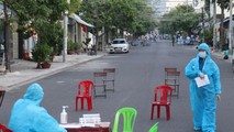 Thường trực Tỉnh ủy Khánh Hòa yêu cầu TP Nha Trang đẩy nhanh việc lấy mẫu xét nghiệm định kỳ theo quy định.