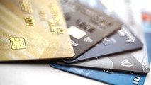 Thay đổi hình thức nhận lương hưu, trợ cấp BHXH qua ATM giúp hạn chế người dân ra khỏi nhà và tụ tập đông người.