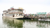 Hồ Tây: Các phương tiện thủy vẫn chống lệnh di dời của UBND phường?