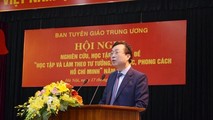 Phó Trưởng Ban Tuyên giáo Trung ương Bùi Trường Giang phát biểu tại hội nghị.
