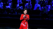 Diva Hồng Nhung dịu dàng với 'Áo lụa Hà Đông'