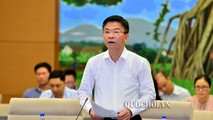 Bộ trưởng Bộ Tư pháp Lê Thành Long trình bày tờ trình của Chính phủ