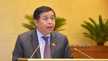 Bộ trưởng Bộ Kế hoạch và Đầu tư Nguyễn Chí Dũng trình bày tờ trình của Chính phủ