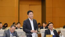 Bộ trưởng Bộ Tư pháp Lê Thành Long trình bày quan điểm của Chính phủ