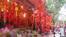 Rực rỡ đèn hoa trên phố Hàng Mã (Hoàn Kiếm, Hà Nội)