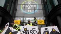 Bayer liên tiếp dính lùm xùm và kiện tụng