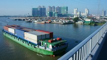 Vận tải bằng sà lan trên sông Sài Gòn