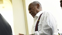 Bill Cosby ra phiên tòa và phải lĩnh án tù năm 2018.