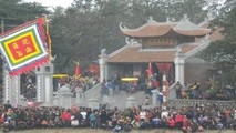 Đền Cờn mùa lễ hội.