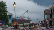 Những gian hàng nhỏ được bày bán tại trung tâm thị xã Sa Pa.