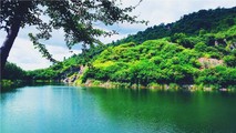 Hồ Núi đá (hồ Mây núi) là nơi thu hút du khách khi khám phá thung lũng.