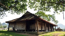 Đình Nông Lục là sự kết hợp giữa kiến trúc đình, chùa truyền thống của Đồng bằng Bắc Bộ và kiến trúc nhà sàn truyền thống của dân tộc Tày.