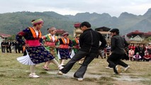 Màn múa khèn của người H’Mông ở Hà Giang.